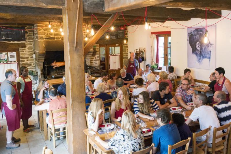 L'Auberge De La Porte Saint-Jouan-des-Guérets Екстериор снимка