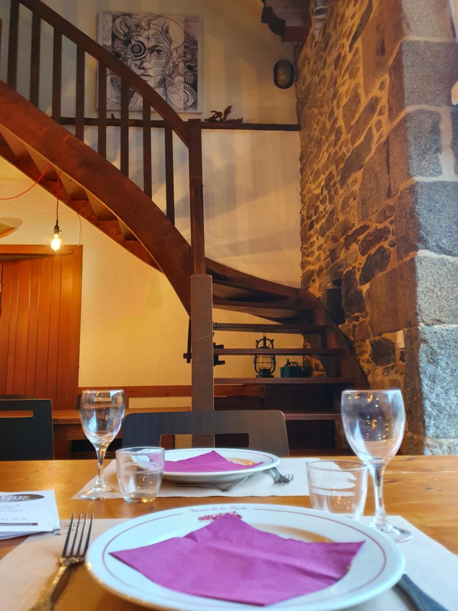 L'Auberge De La Porte Saint-Jouan-des-Guérets Екстериор снимка