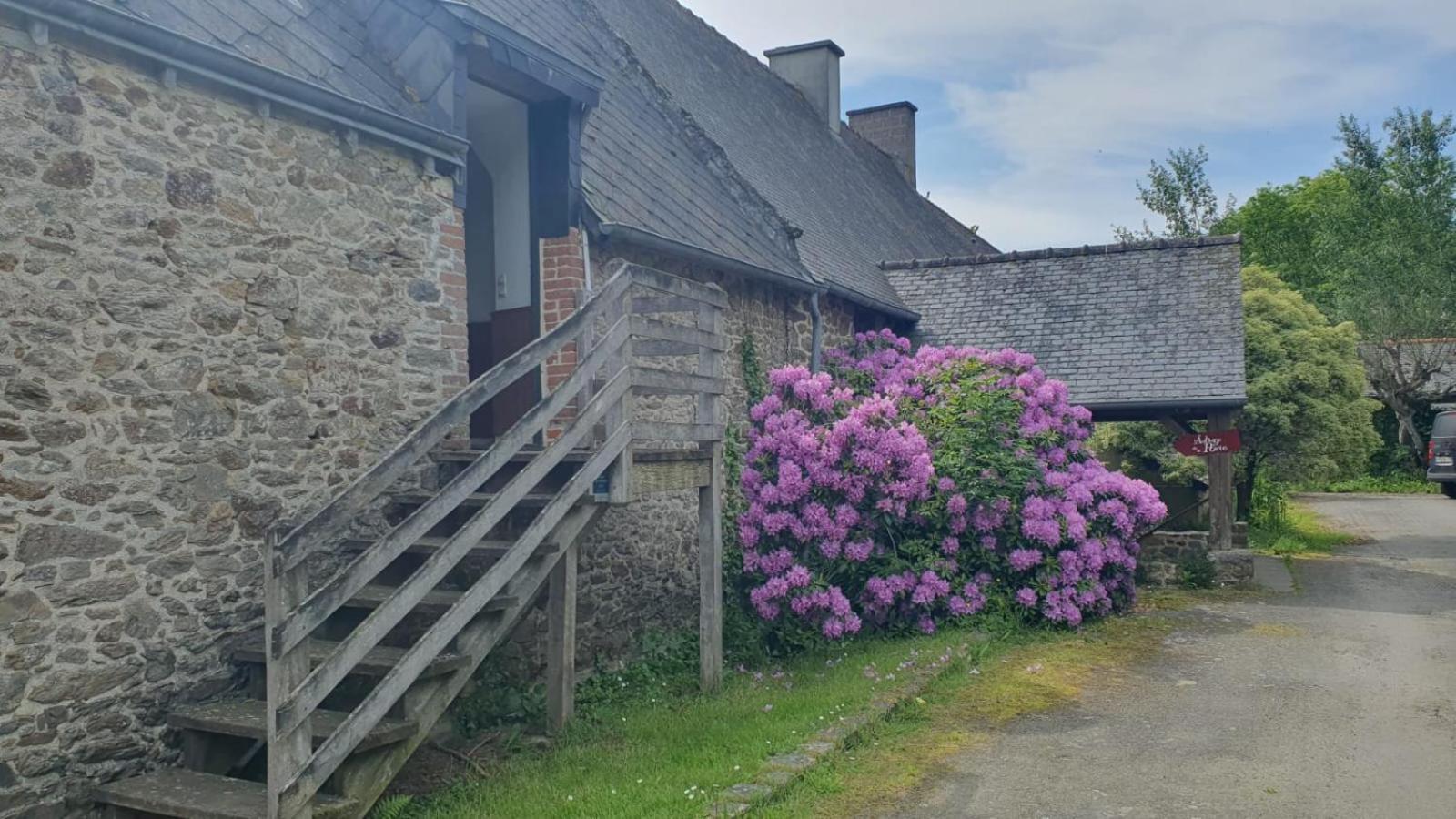 L'Auberge De La Porte Saint-Jouan-des-Guérets Екстериор снимка