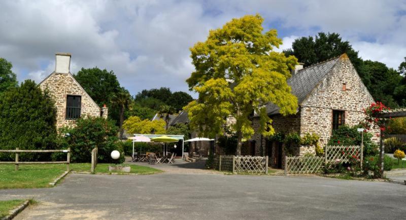 L'Auberge De La Porte Saint-Jouan-des-Guérets Екстериор снимка