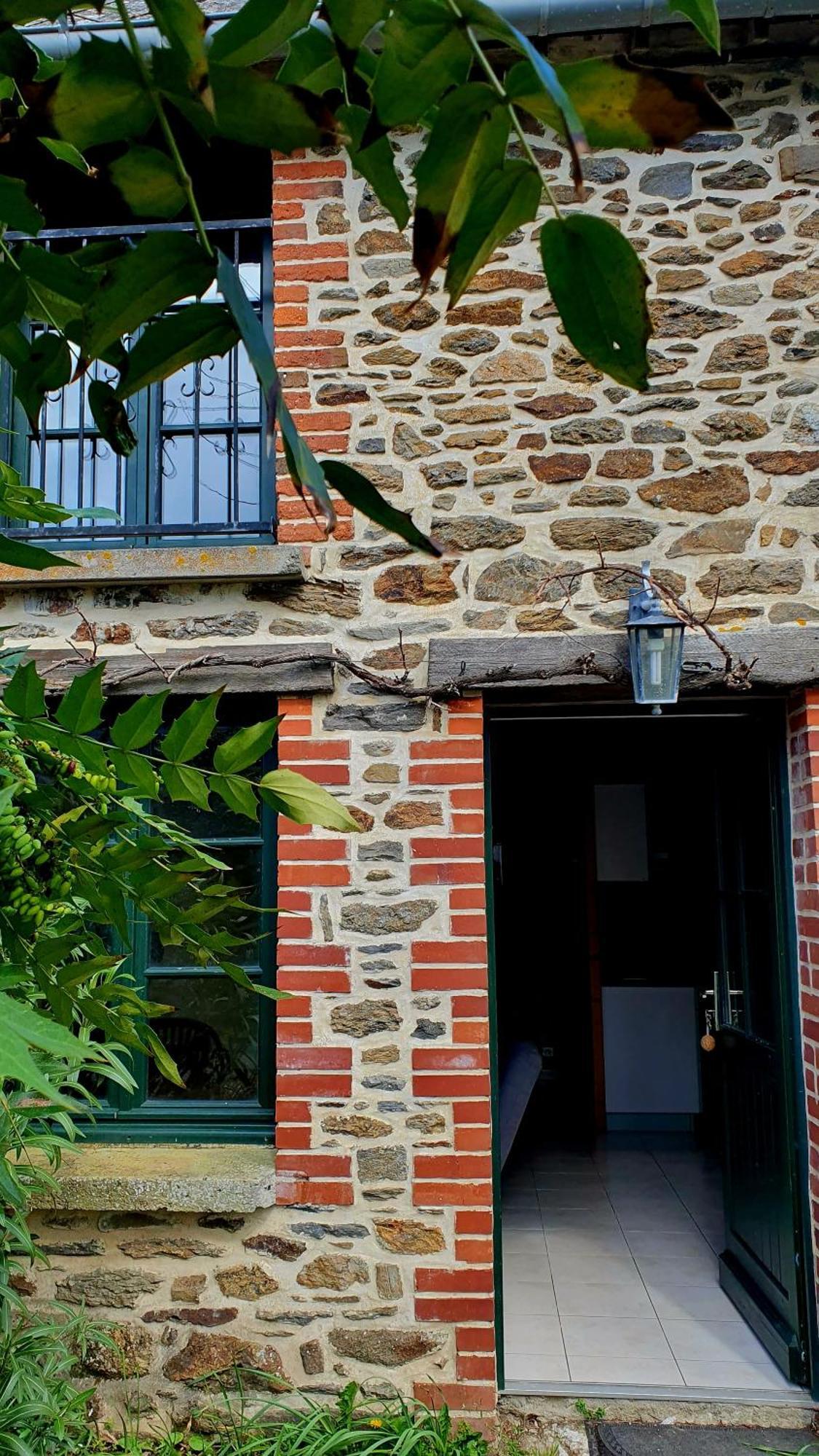 L'Auberge De La Porte Saint-Jouan-des-Guérets Екстериор снимка