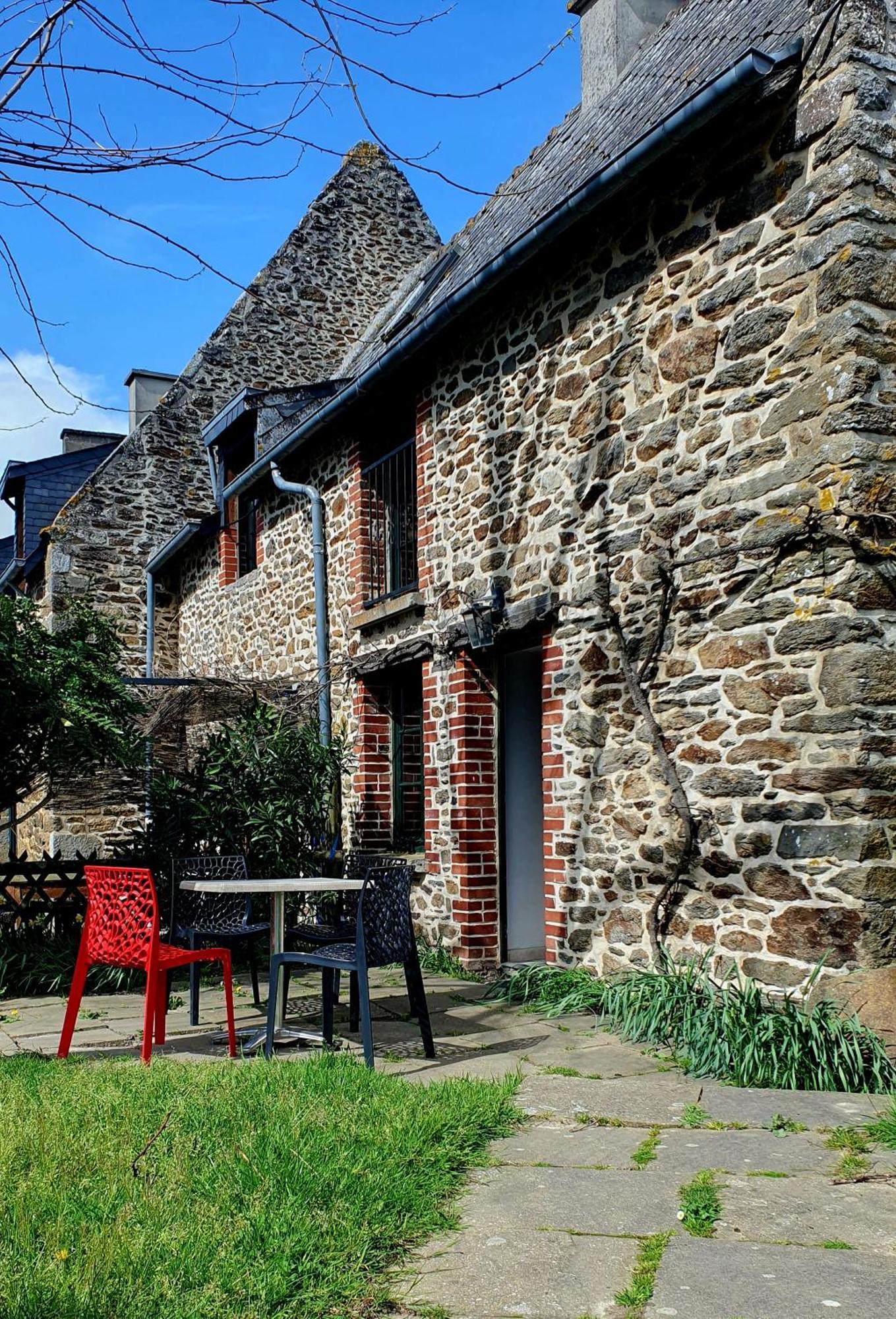 L'Auberge De La Porte Saint-Jouan-des-Guérets Екстериор снимка