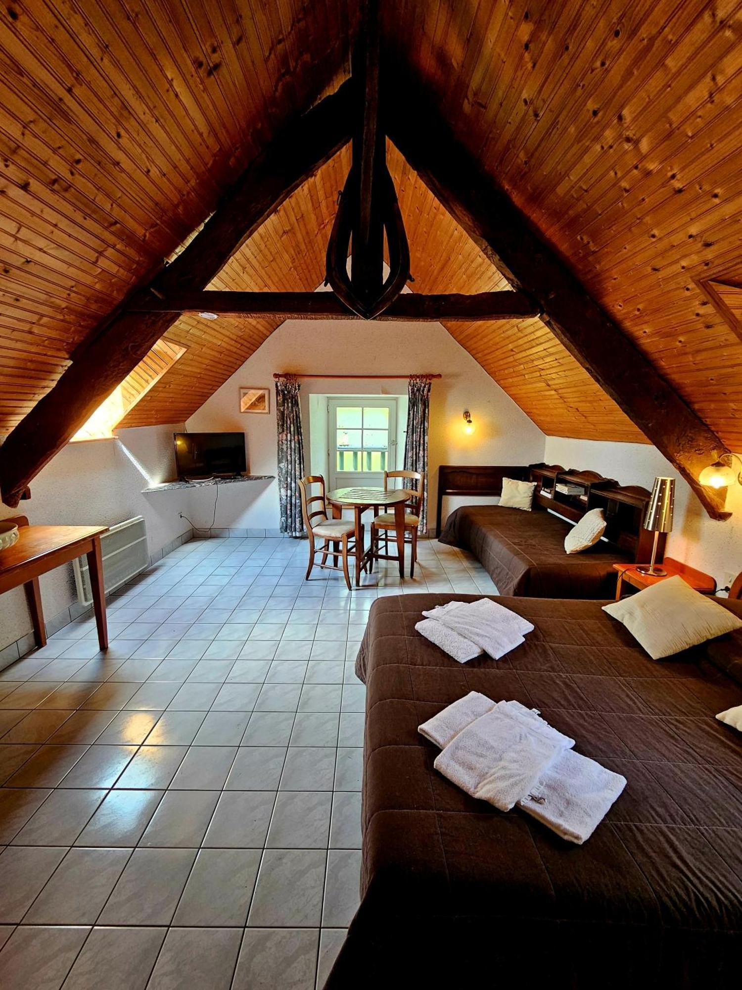 L'Auberge De La Porte Saint-Jouan-des-Guérets Стая снимка