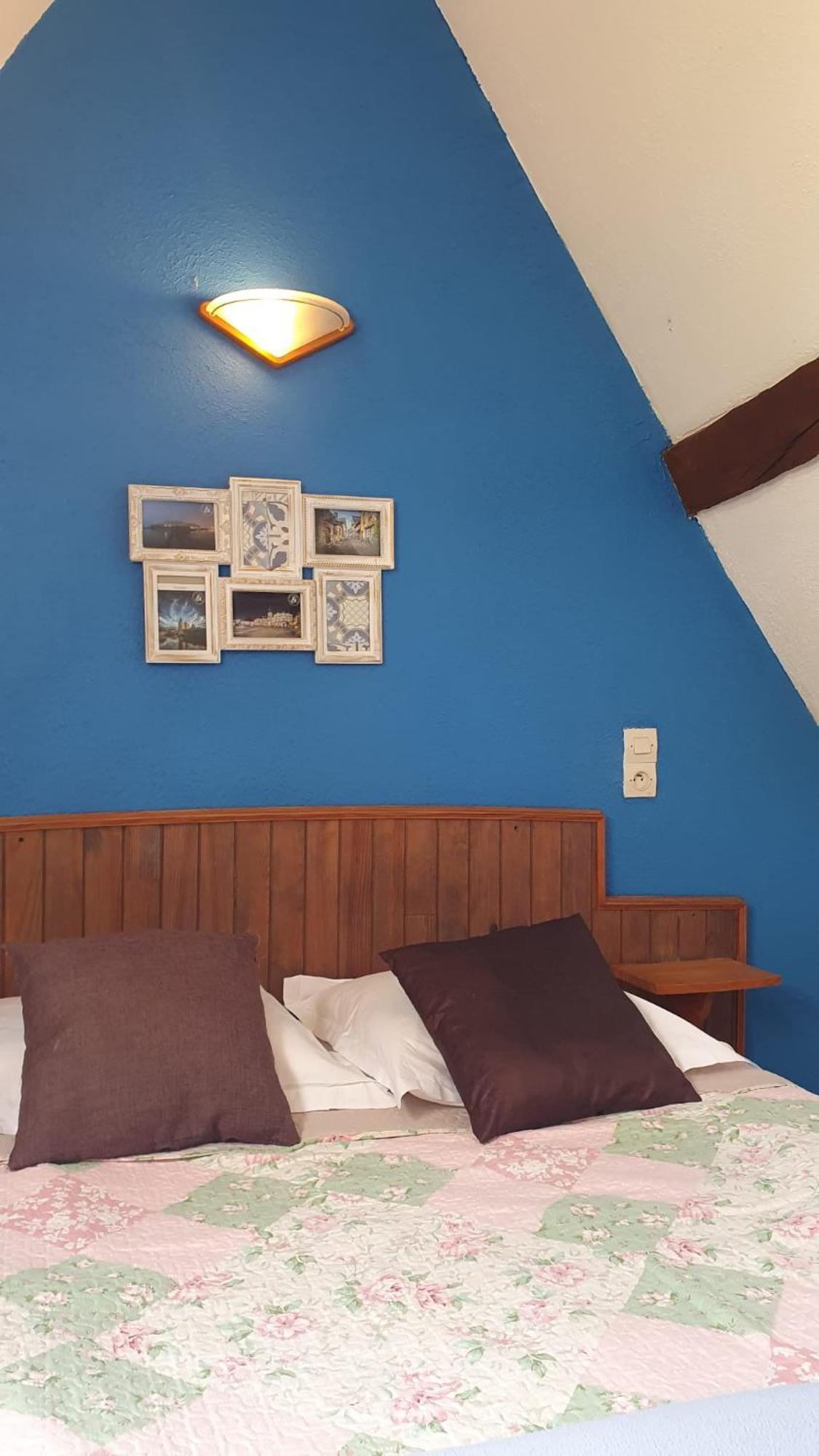 L'Auberge De La Porte Saint-Jouan-des-Guérets Стая снимка